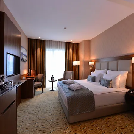 ホテル Clarion Mahmutbey 5*